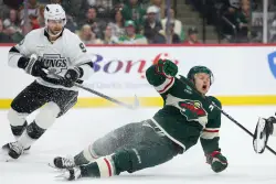 Wild squander 3-goal lead before beating Kings in shootout